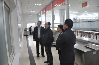 公司领导陪同软控领导在餐厅内视察工作 公司领导陪同软控领导在餐厅内视察工作