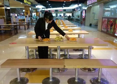 健力源美食广场的“冬日暖心”活动 健力源美食广场的“冬日暖心”活动