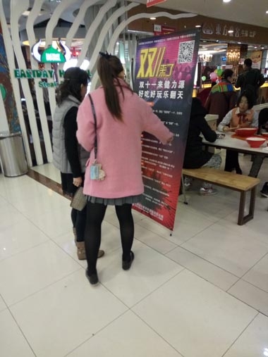顾客了解餐厅的活动内容 顾客了解餐厅的活动内容