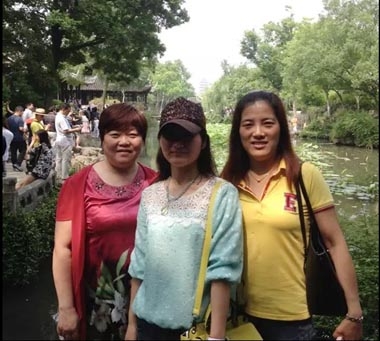 上海大区优秀员工在旅游中合影 上海大区优秀员工在旅游中合影