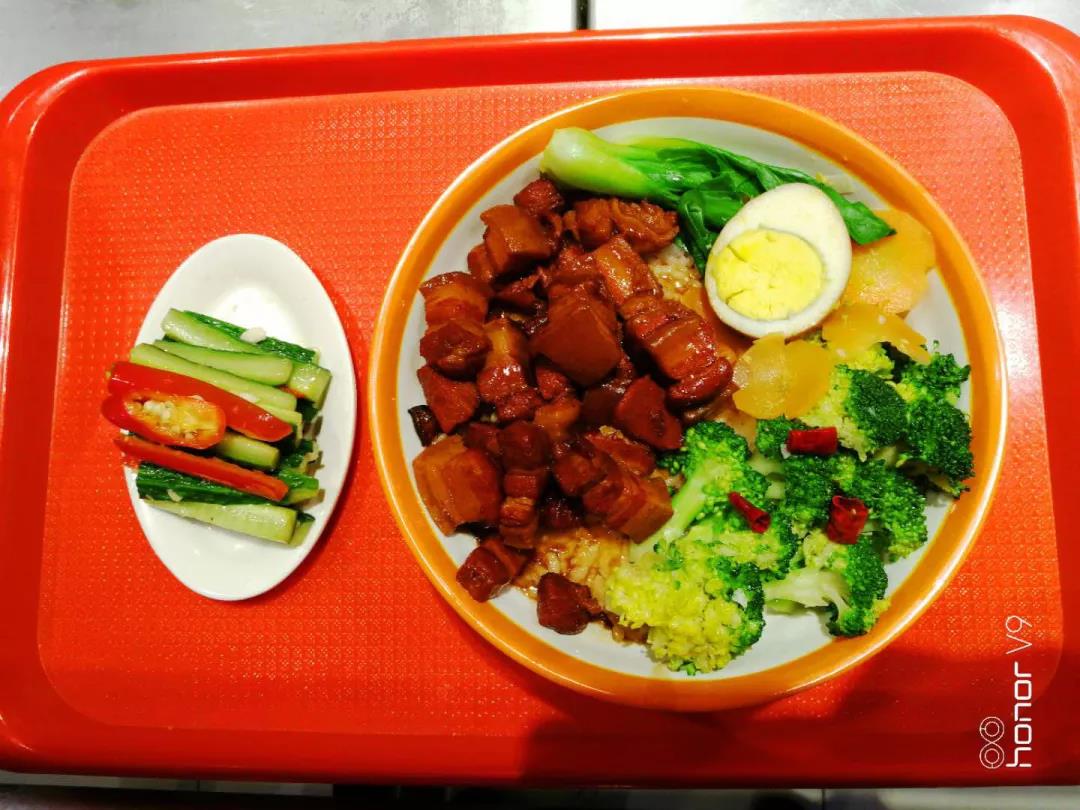 红烧肉盖饭 红烧肉盖饭