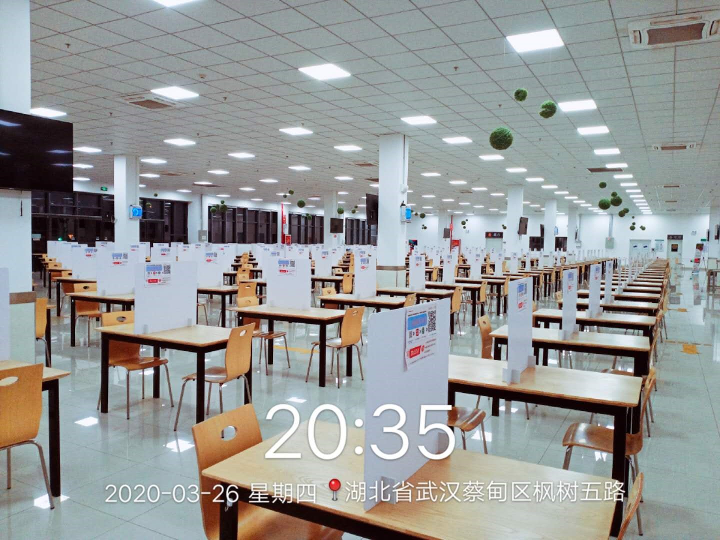 餐厅餐桌安装隔断