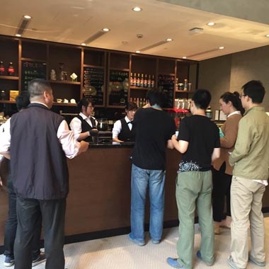 惠普员工现场进行品鉴