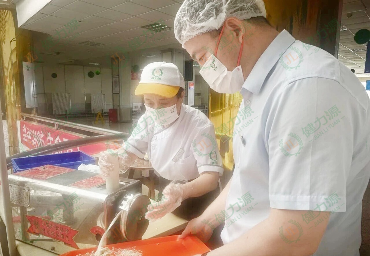 反复打磨研究面食技巧 (1).jpg