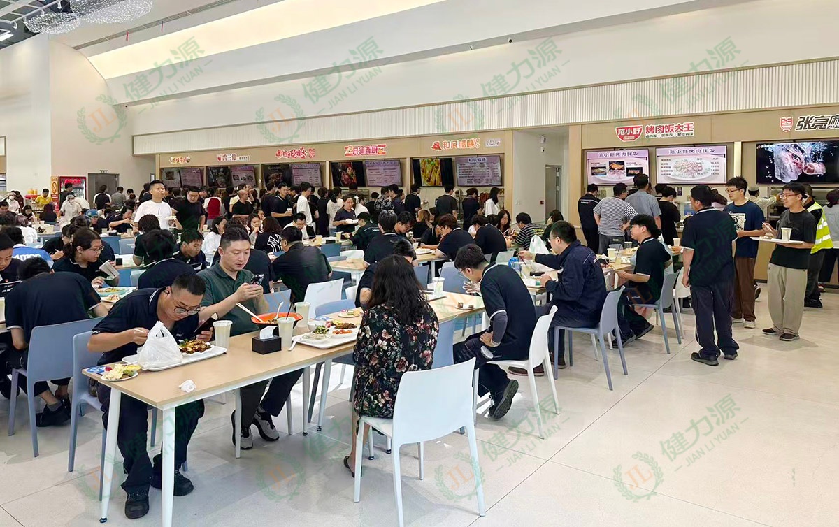 开餐现场 (1).jpg