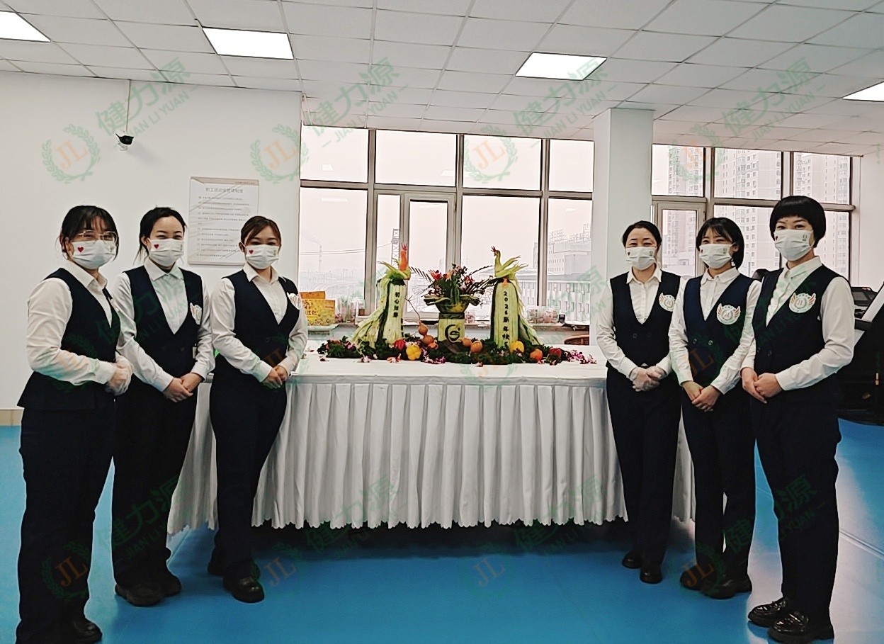 服务人员合影留念 (1).jpg