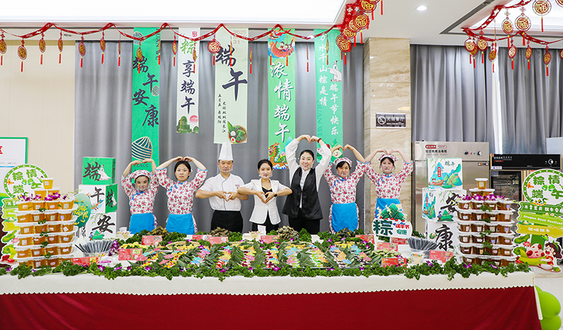 1山西大唐餐厅 迎端午美食节合影留念.jpg