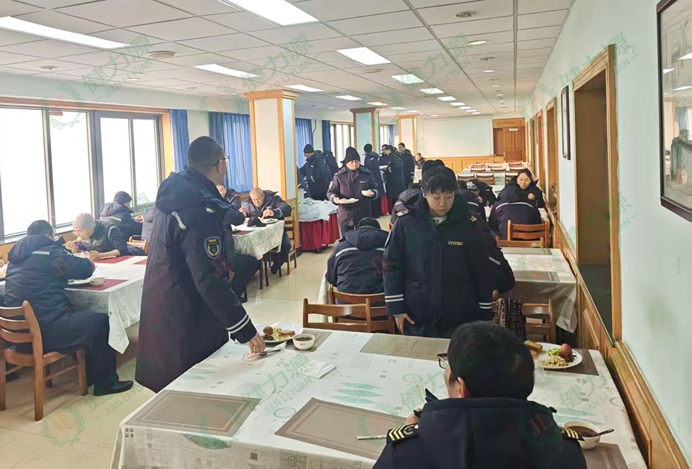 送站结束后，为客户方工作人员和公交车司机提供餐饮服务 (1).jpg