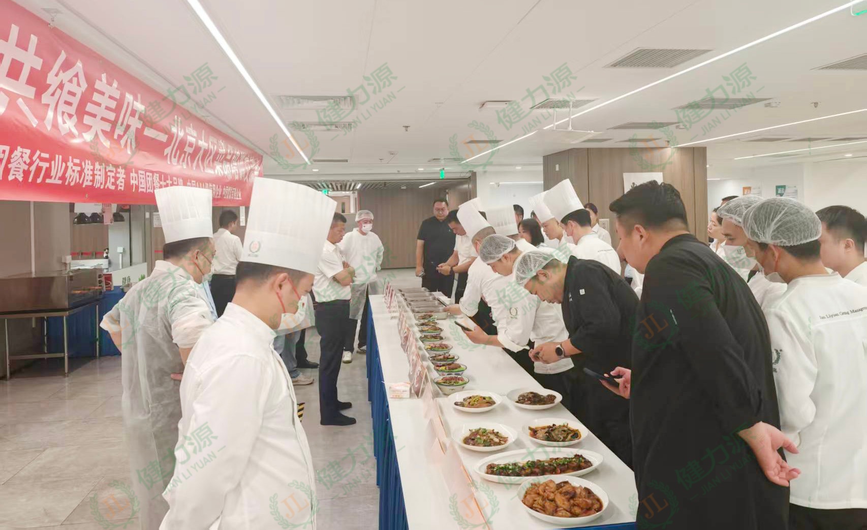 厨师们现场试吃交流 (1).jpg