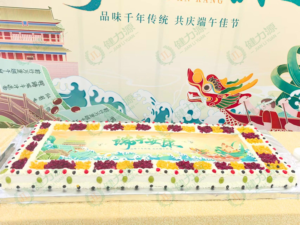 北京某餐厅制作的端午节大蛋糕 (1).jpg