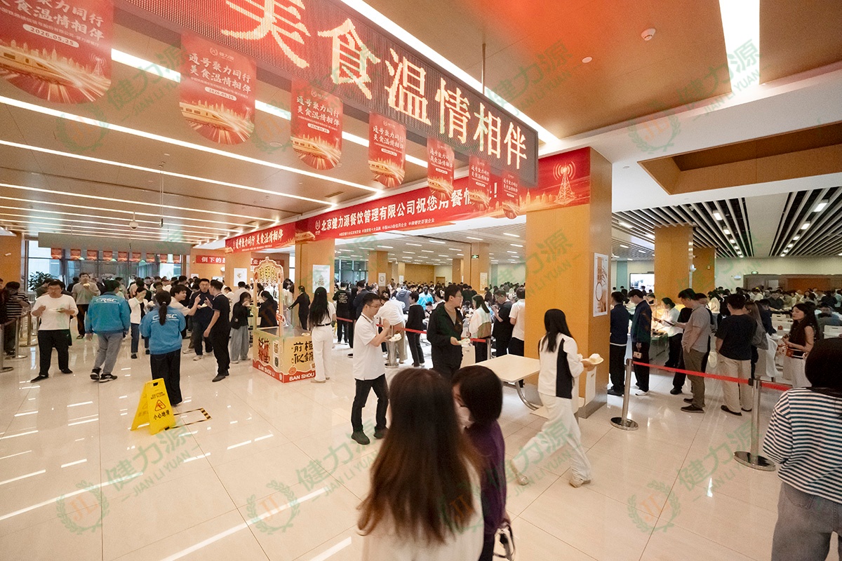 顾客按序打餐 (1).jpg