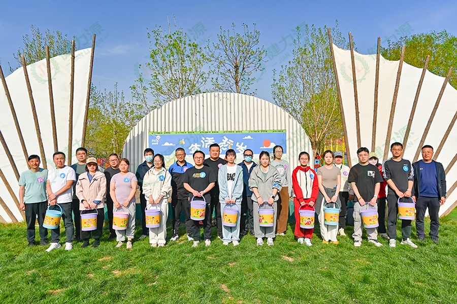 获奖团队合影留念 (1).jpg