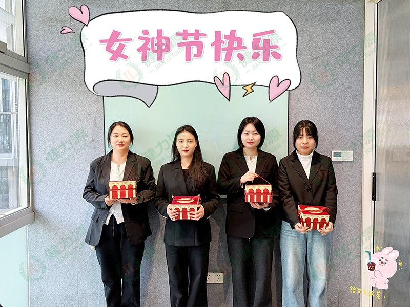 上海大区职能部门妇女节合影 (1).jpg