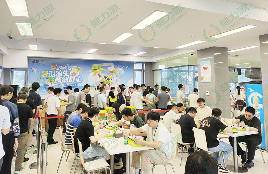 就餐现场.jpg