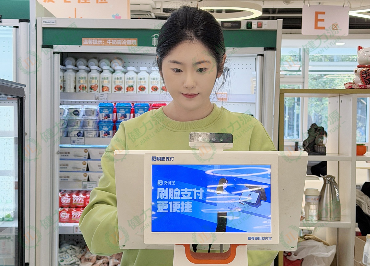 杭州阿里餐厅副经理梁雪 连续多年守岗 (1).jpg