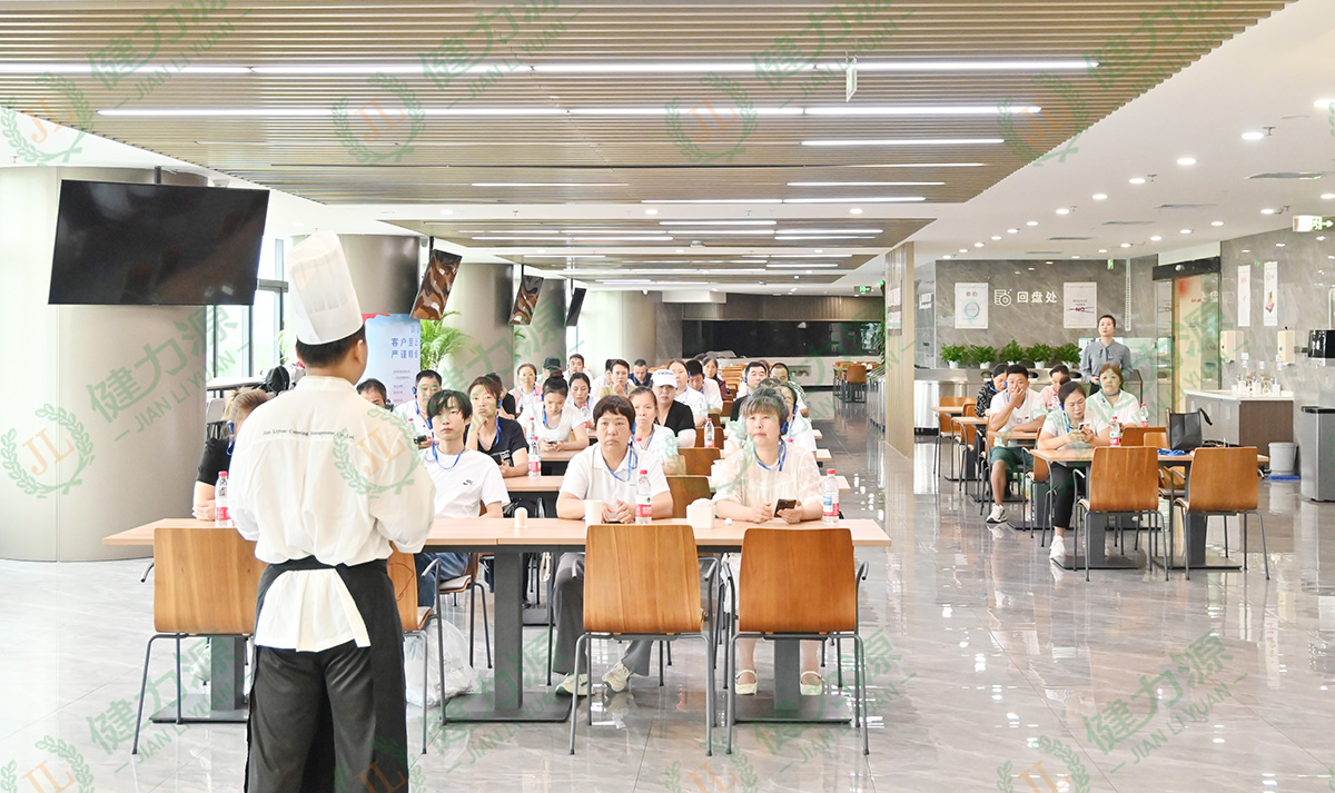 1-理论培训现场（可以裁剪只保留左边部分）.jpg