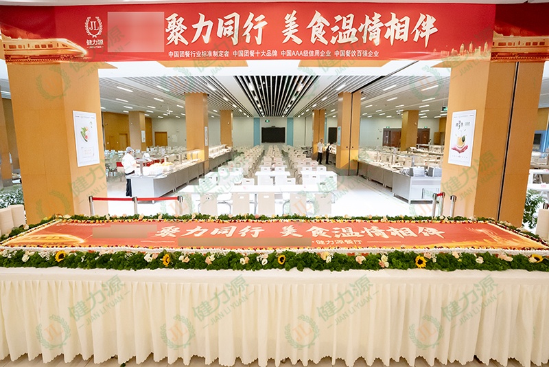 北京某餐厅准备的大蛋糕 (1).jpg