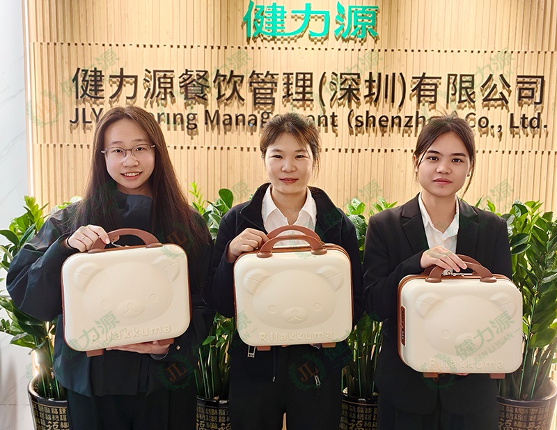 南部大区职能部门妇女节合影 (1).jpg