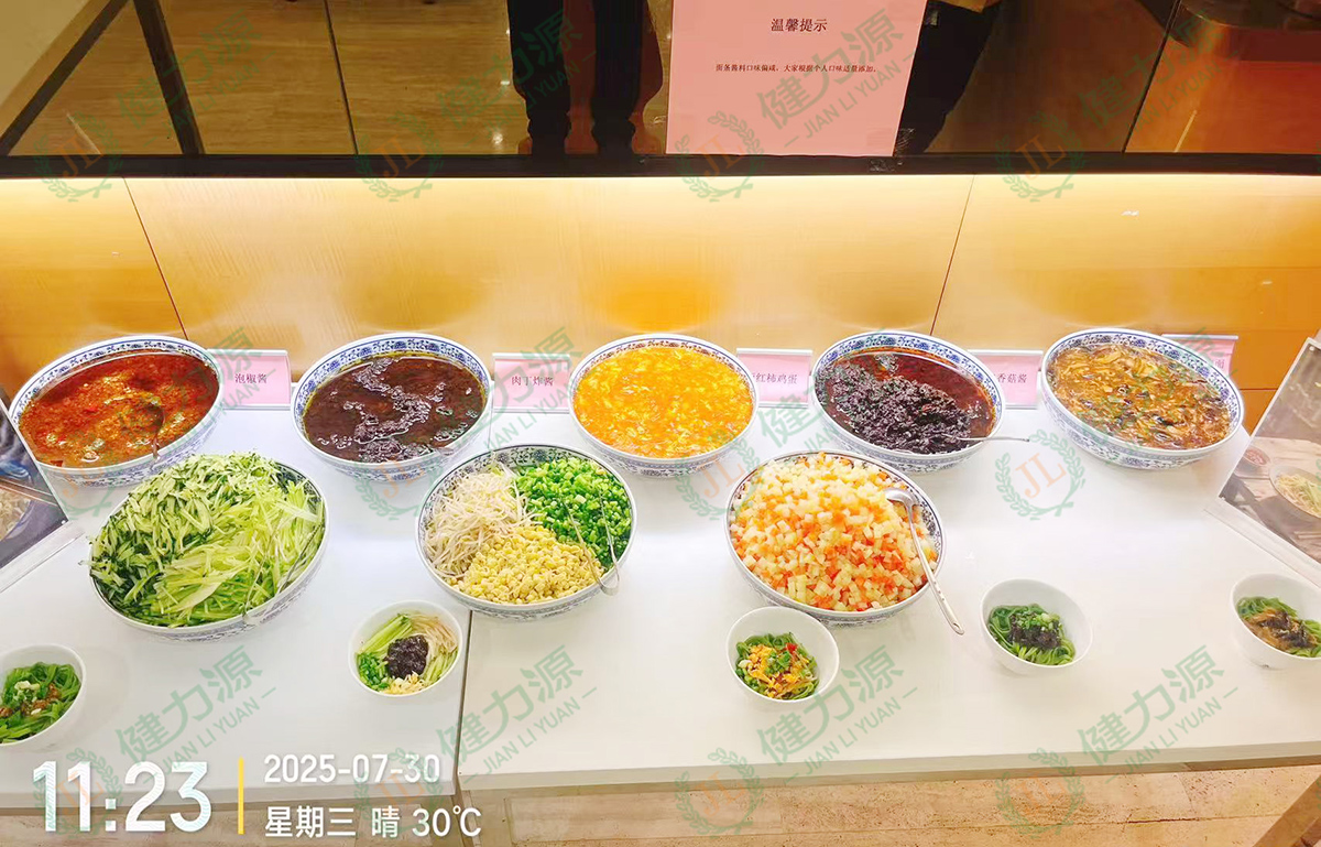 1各式各样的自助“调料“.jpg
