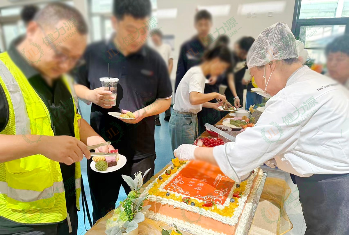 分发蛋糕 (1) (1).jpg