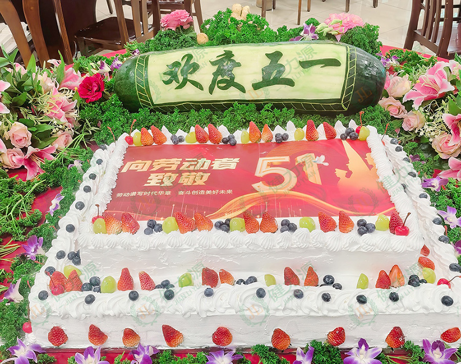精致瓜雕与大蛋糕 (1).jpg